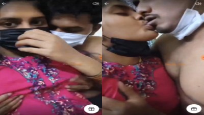 Couple Kissing And Massaging Mulai HD