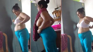Sexy Mom Front Change – Aunty Nude Video